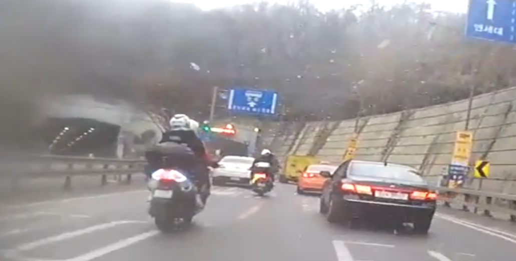 논술퀵 오토바이 탑승 안전한가?